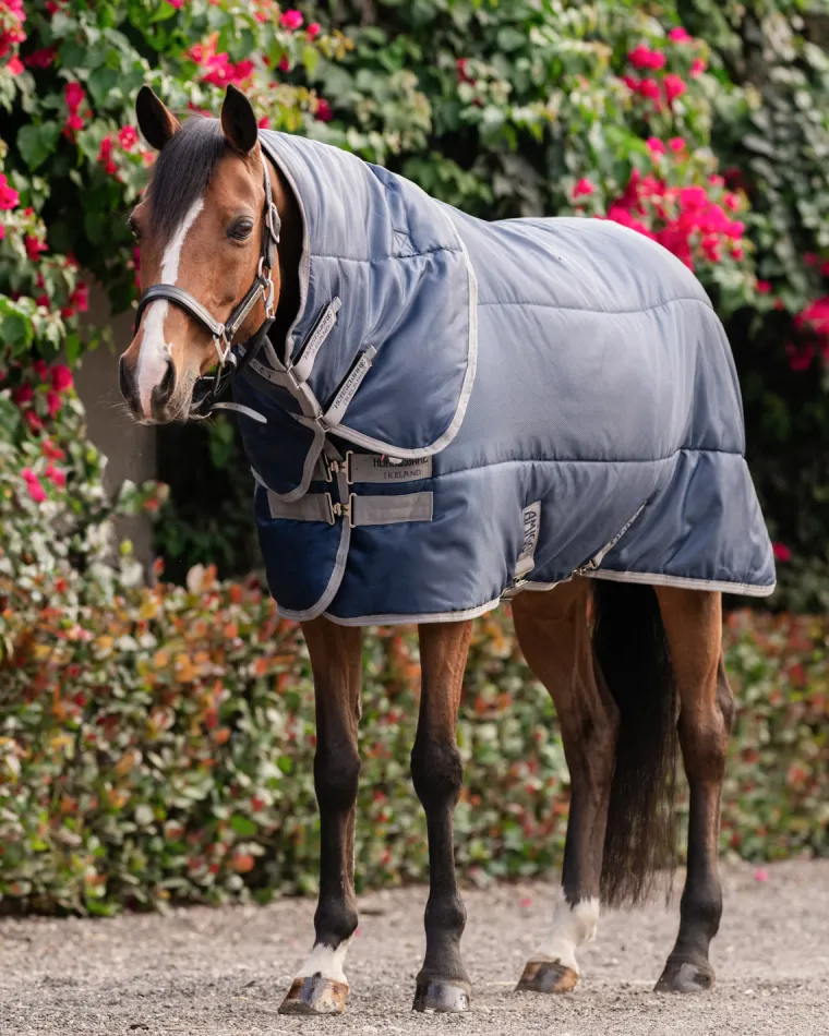 DDKIDiyo_0.webp Outlet HORSEWARE ® Ireland Amigo® Ripstop Insulator Stable Pony Plus Blanket - 200G Navy/Titanium Grey