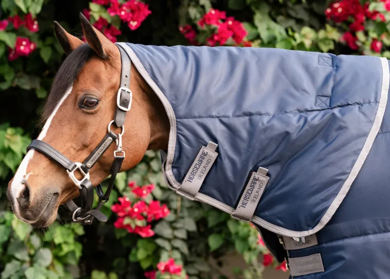 DDKIDiyo_1.webp Outlet HORSEWARE ® Ireland Amigo® Ripstop Insulator Stable Pony Plus Blanket - 200G Navy/Titanium Grey
