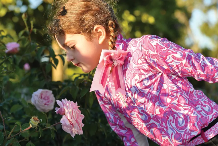 belle-bow-equestrian-girls-pu-DXsdPdfQ-2.webp Outlet BELLE AND BOW EQSTRN Belle & Bow Equestrian Girls’ Pullover Long-Sleeve Shirt