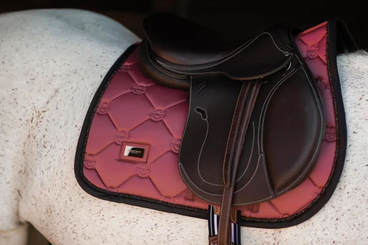 equestrian-stockholm-classic-j-CNRhdWwG-4.webp Sale EQUESTRIAN STOCKHOLM Classic Jump Pad