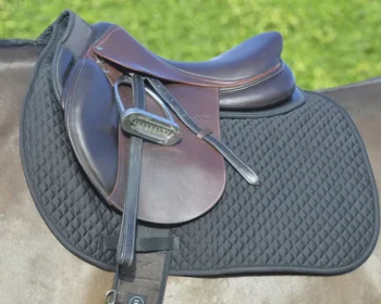 Discount EQUIFIT ® Essential Square Pad