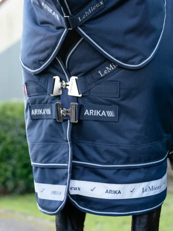 Outlet HORSE HEALTH TRADE LeMieux® Arika Storm-Tek 100 Gram Turnout Blanket with Leg Straps Navy/White/Navy