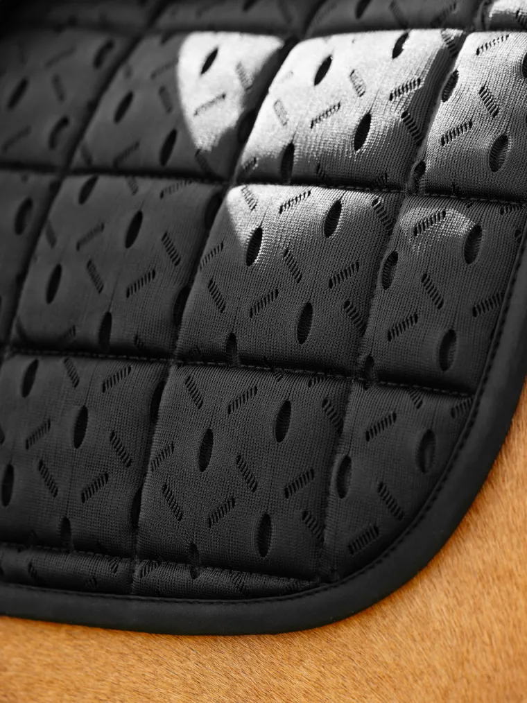 lemieux-3d-mesh-self-cool-dres-JZYVSQEP-3.webp Sale HORSE HEALTH TRADE LeMieux® 3D Mesh Self-Cool Dressage Saddle Pad