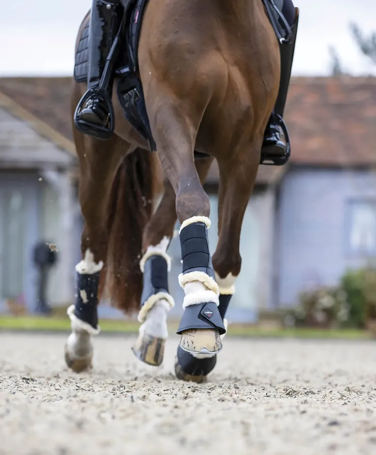 lemieux-fleece-wrapround-overr-QQUuHzwo-7.webp Outlet HORSE HEALTH TRADE LeMieux® Fleece WrapRound Overreach Boots